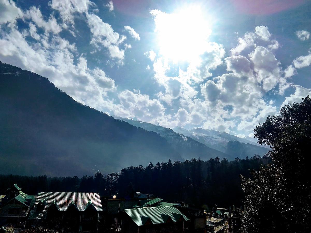 Antarctica & Hotel Manali (Himachal Pradesh)