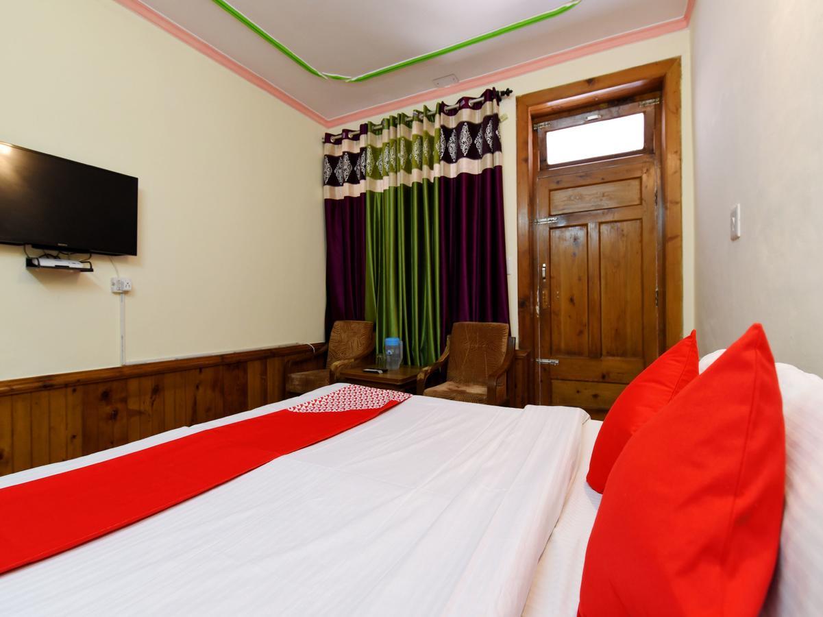 Oyo 7766 Thakur Hotel