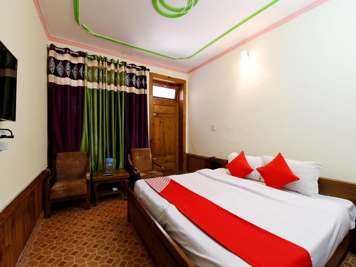 Hotel Oyo 7766 Thakur 2*