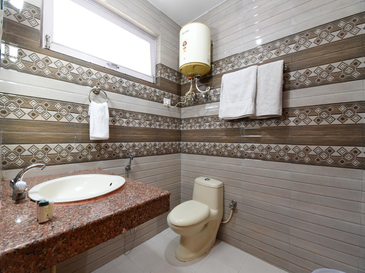 Oyo 7766 Thakur Hotel Manali (Himachal Pradesh)