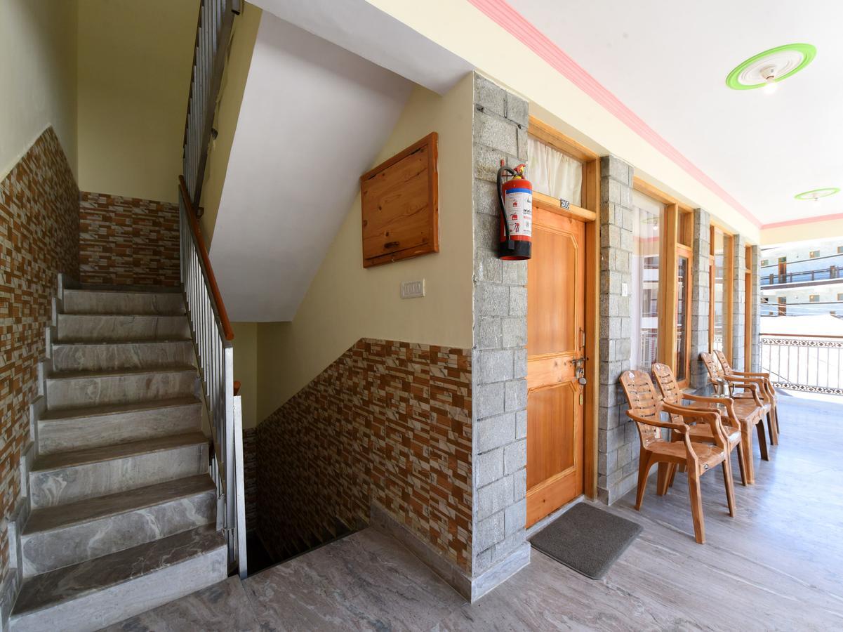 Oyo 7766 Thakur Hotel
