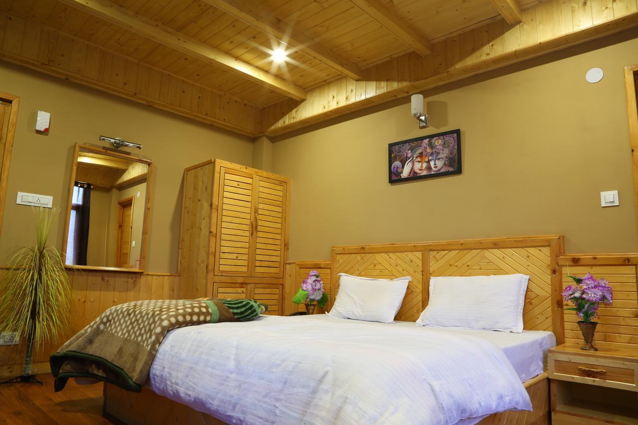 Kanyal Height Manali (Himachal Pradesh)