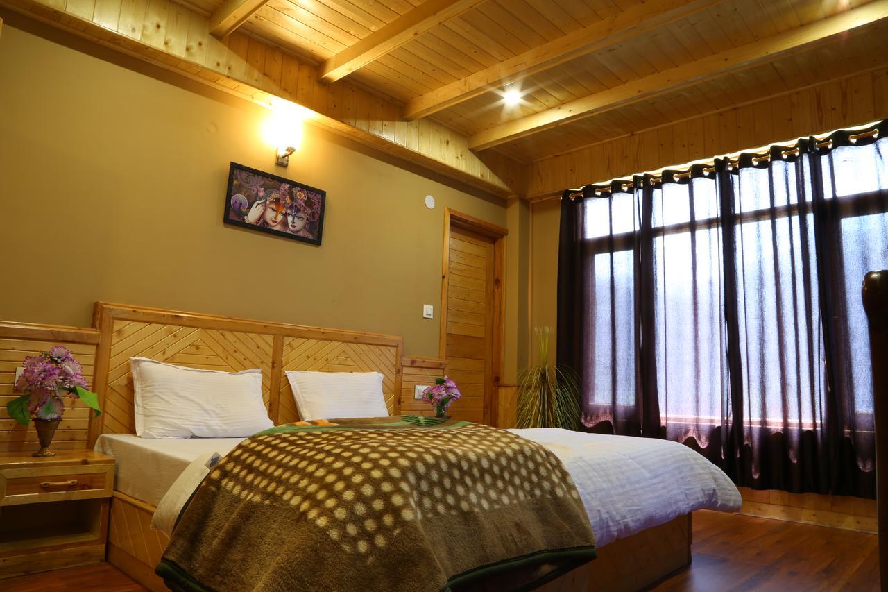 Kanyal Height Manali (Himachal Pradesh)