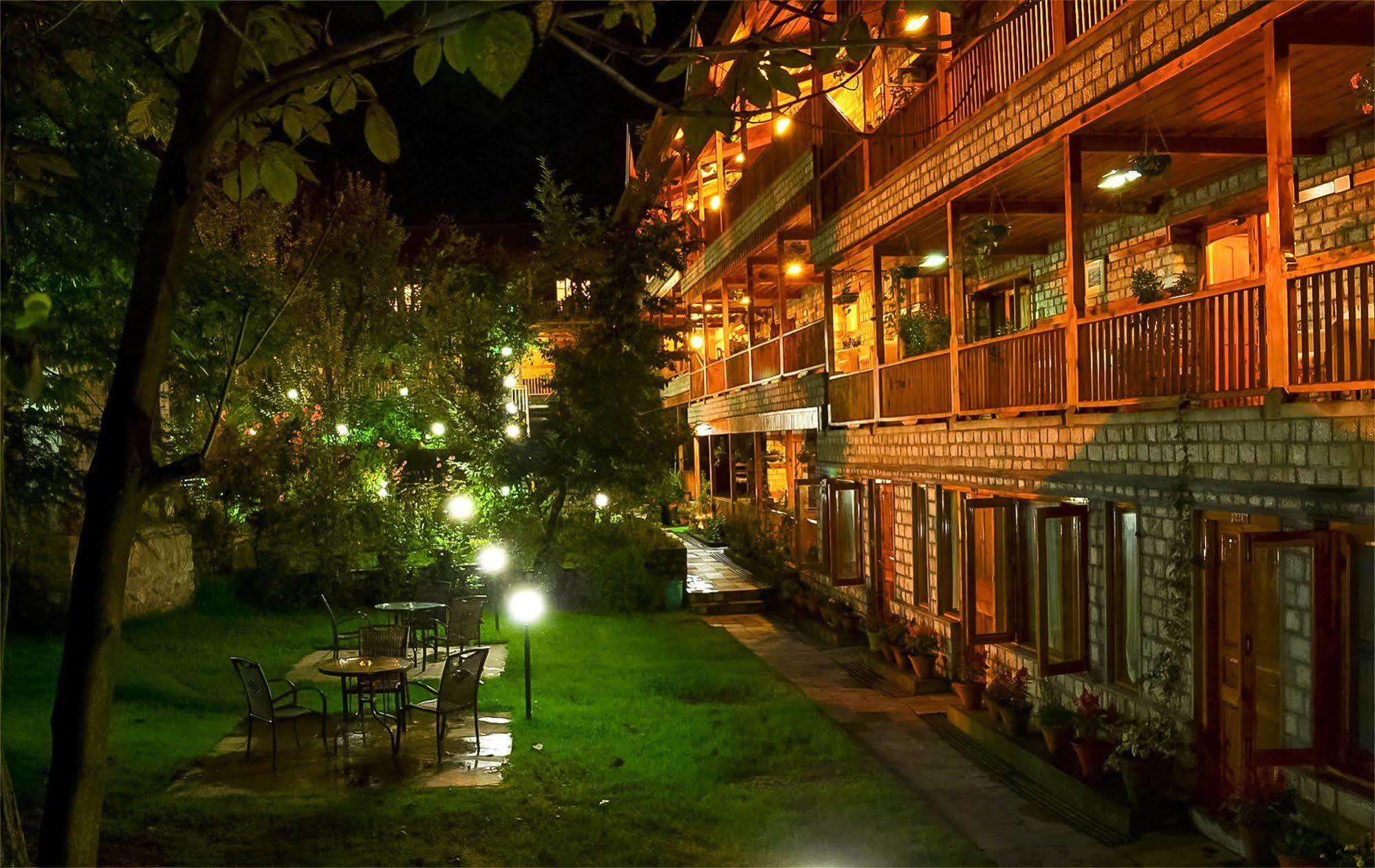 Negis Mayflower Hotel 3*