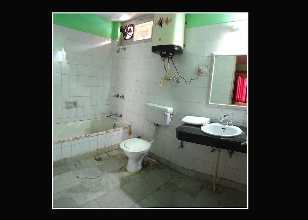 Ambika Hotel 2*