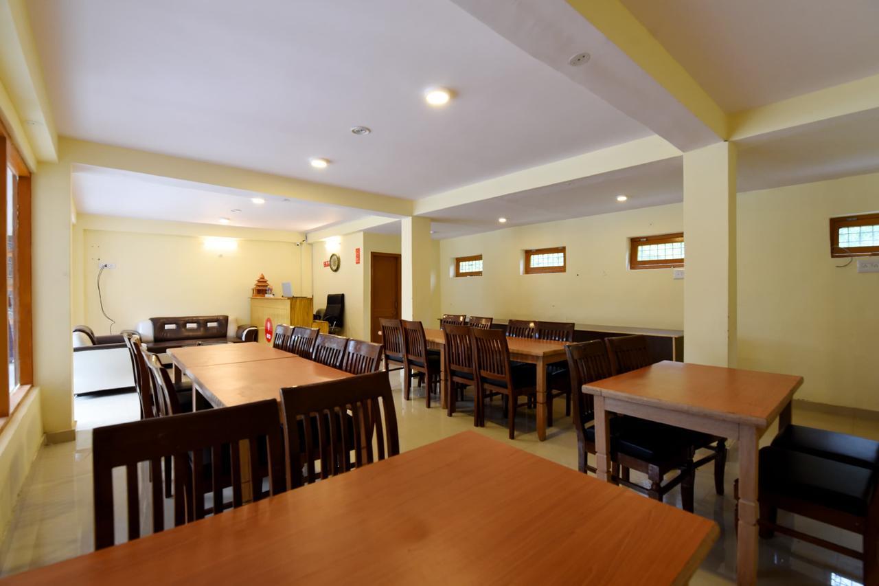 Oyo 15216 North Hotel 3*