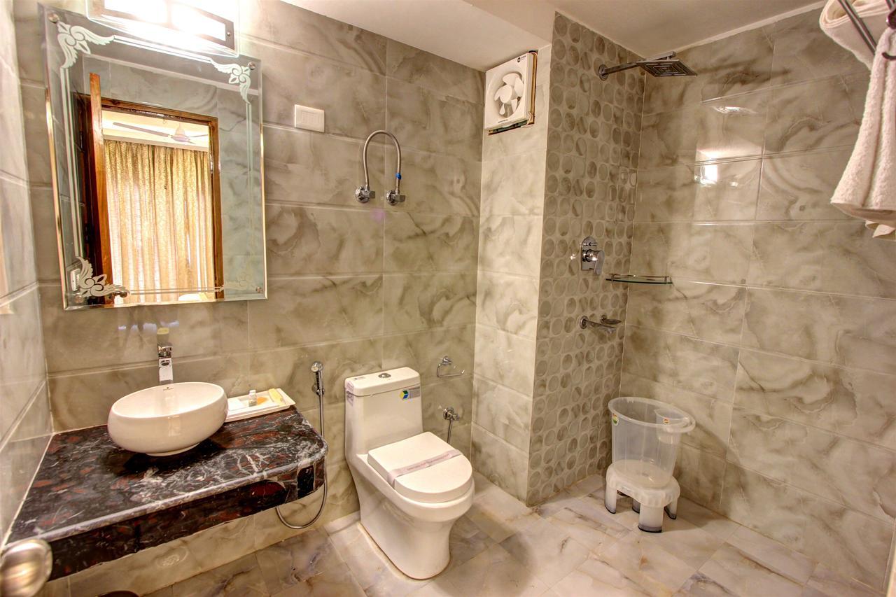 Hotel Hill County & Manali (Himachal Pradesh)