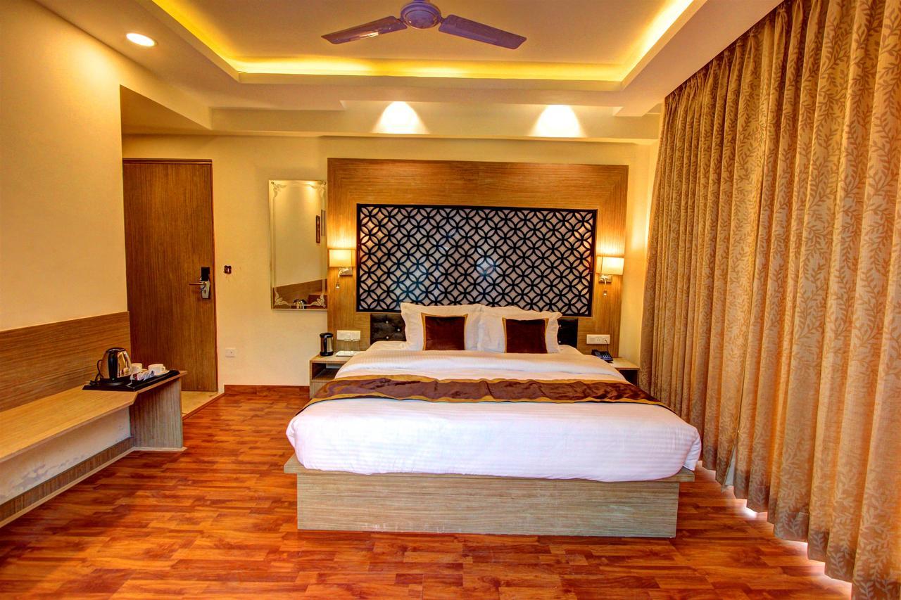 Hotel Hill County & Manali (Himachal Pradesh)
