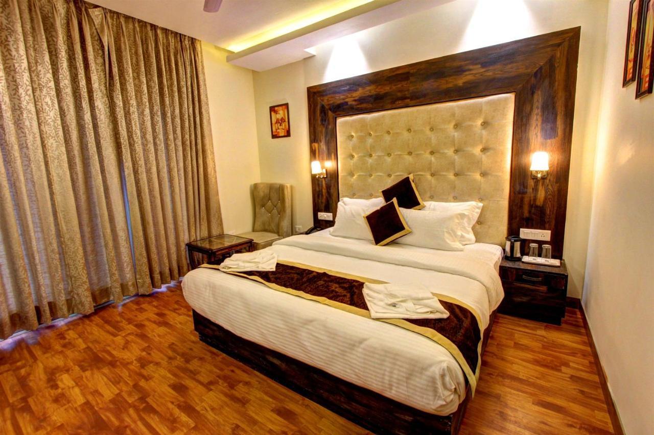 Hotel Hill County & 4*