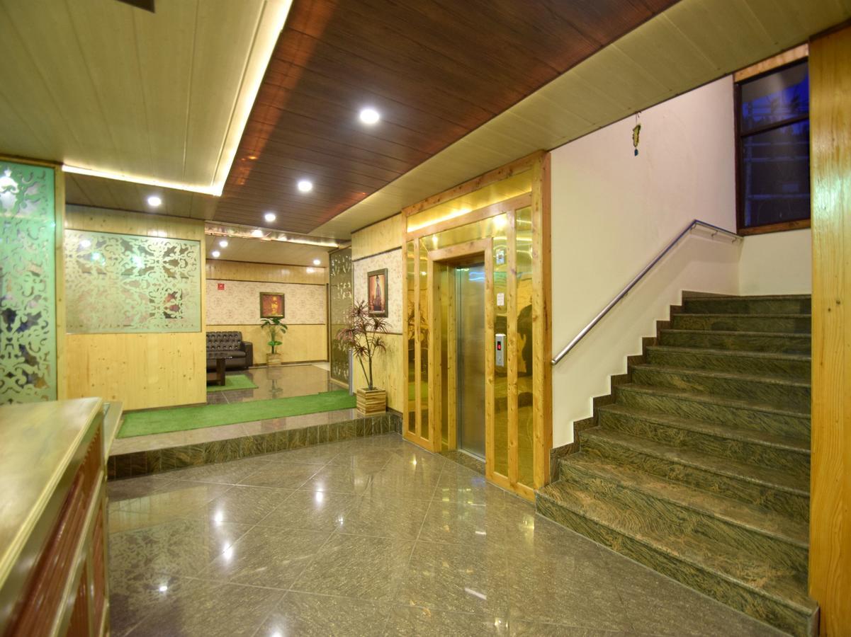 Hotel Oyo 12072 Lifestyle Manali (Himachal Pradesh)
