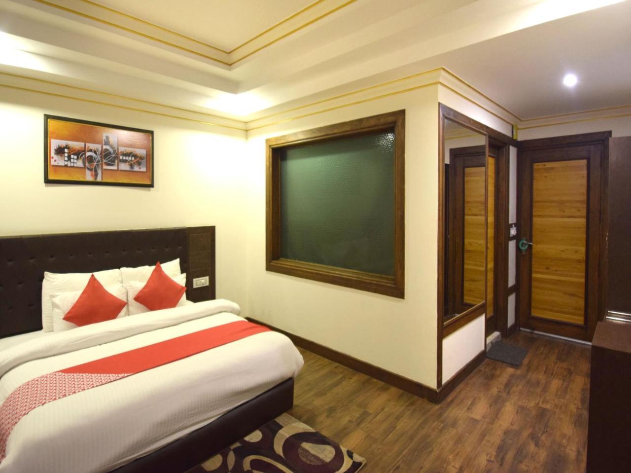 Oyo 12072 Lifestyle Hotel