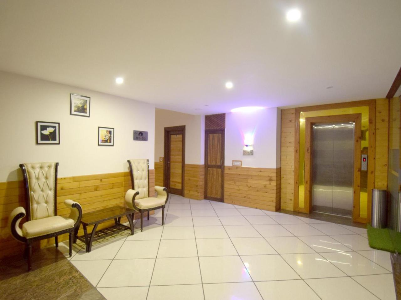 Oyo 12072 Lifestyle Hotel 3*
