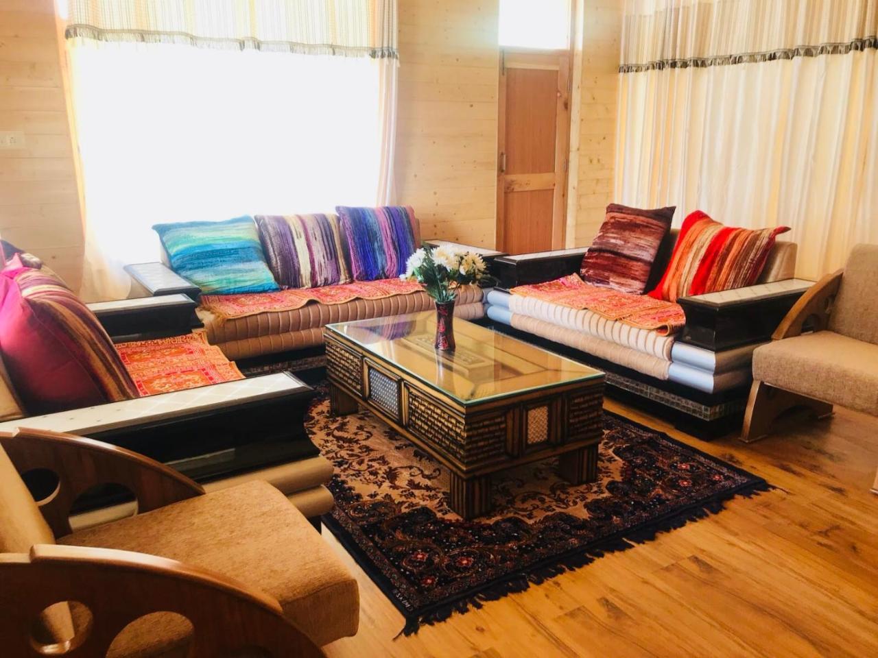 Plm Dhara Hotel *