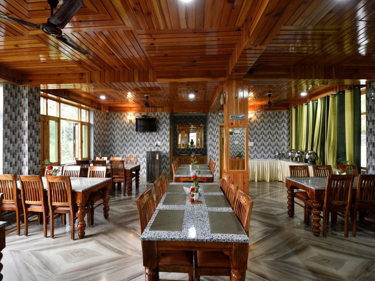 Oyo 14141 Apple Valley View Manali (Himachal Pradesh)