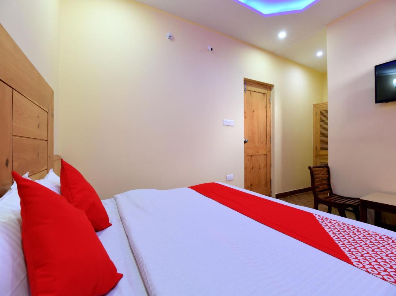 Oyo 14141 Apple Valley View Hotel 3*