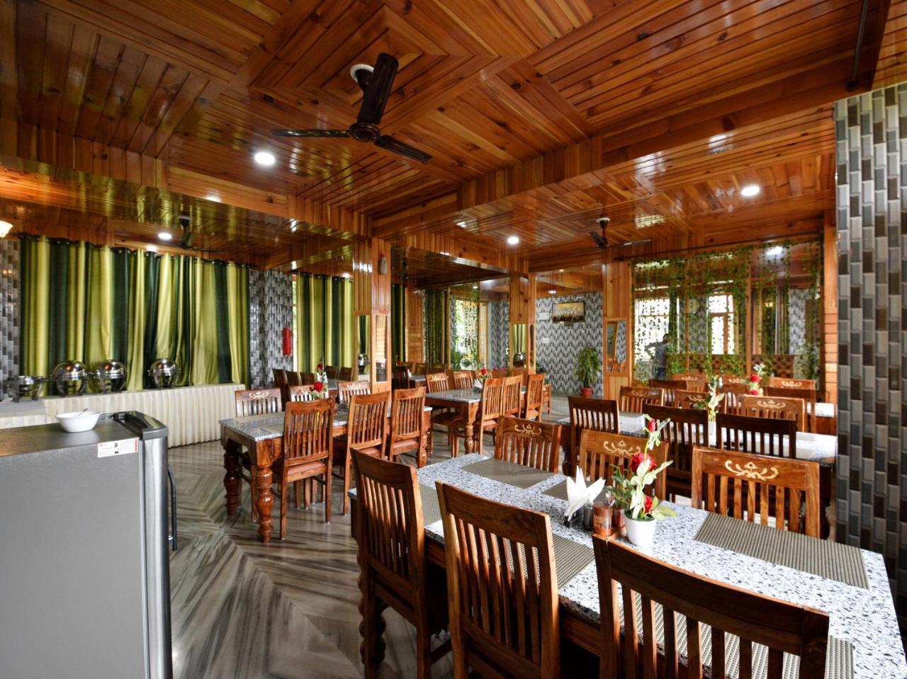Oyo 14141 Apple Valley View Hotel 3*