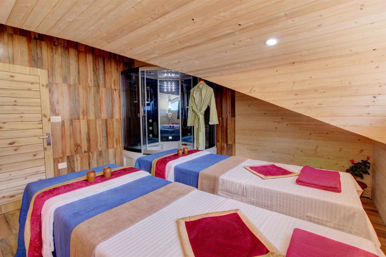 Hill County & Hotel Manali (Himachal Pradesh)