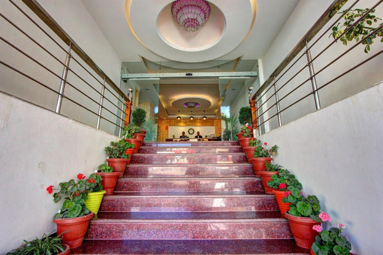 Hill County & Hotel