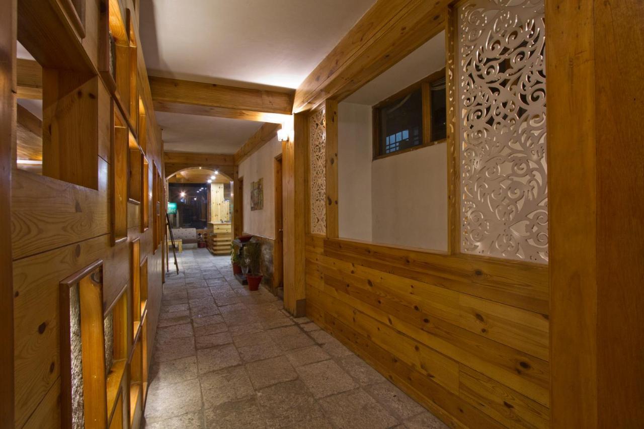 Hotel The Whispering By Vivaan