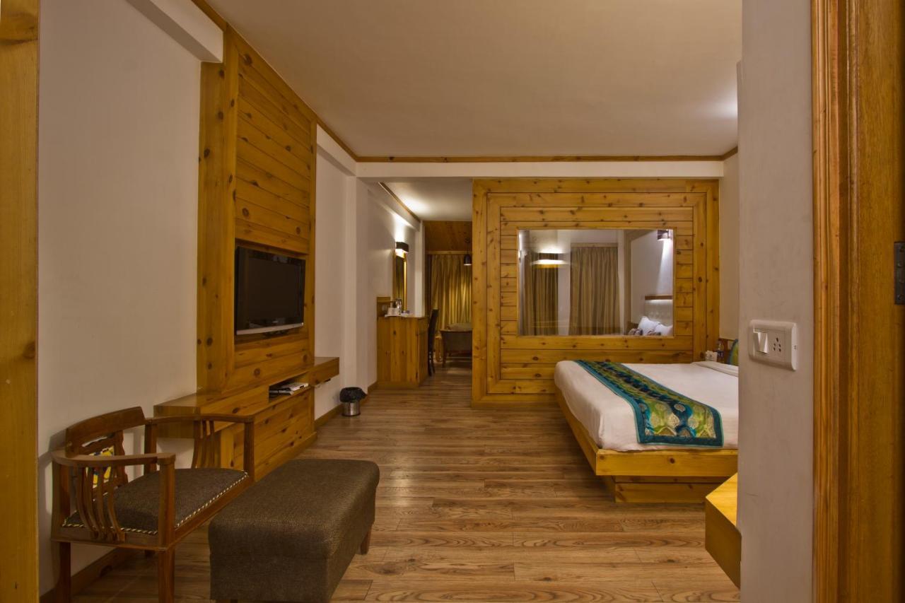 Hotel The Whispering By Vivaan
