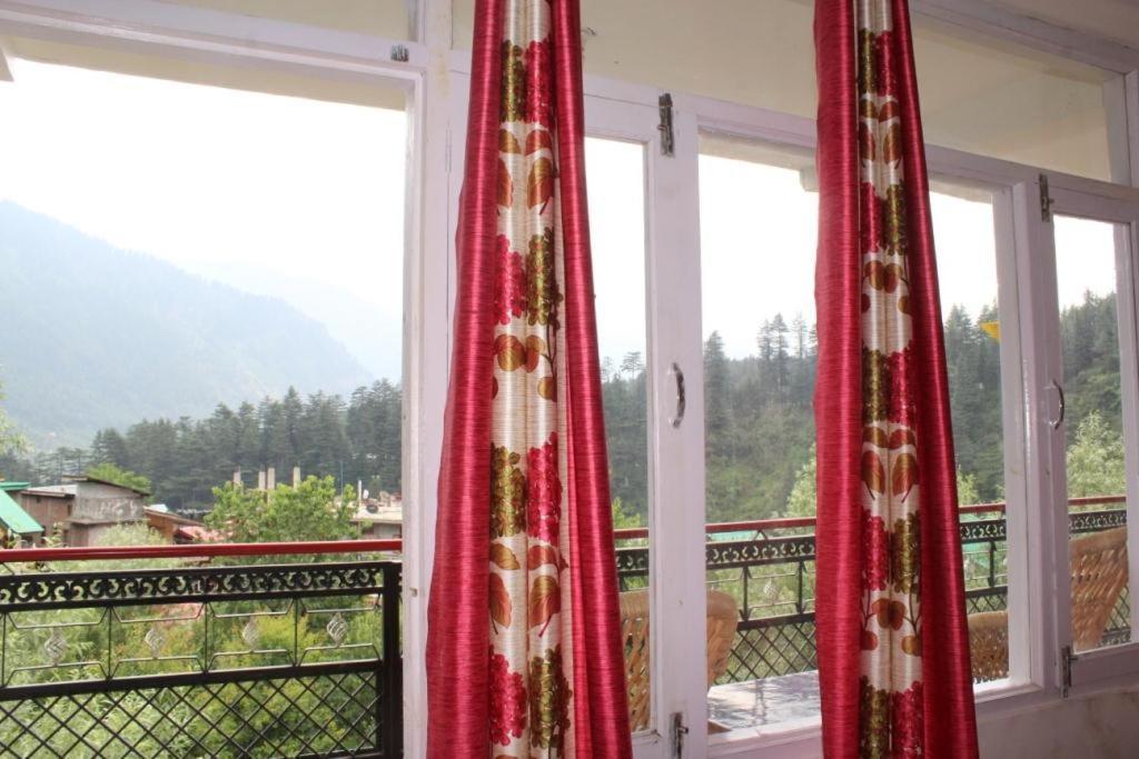 Lilly & Cafe * Manali (Himachal Pradesh)