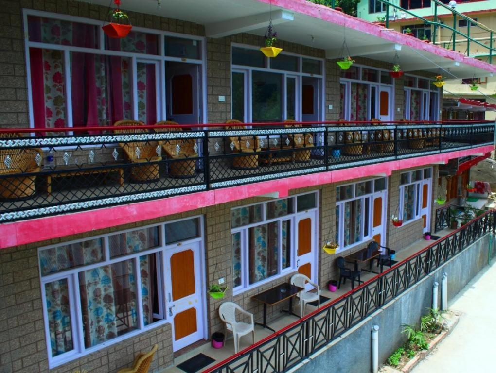 Lilly & Cafe Hostel