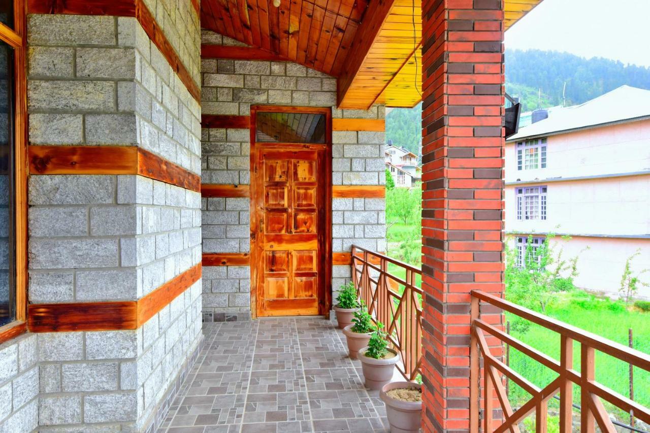 Oyo 38759 Tara Cottages Hotel 3*