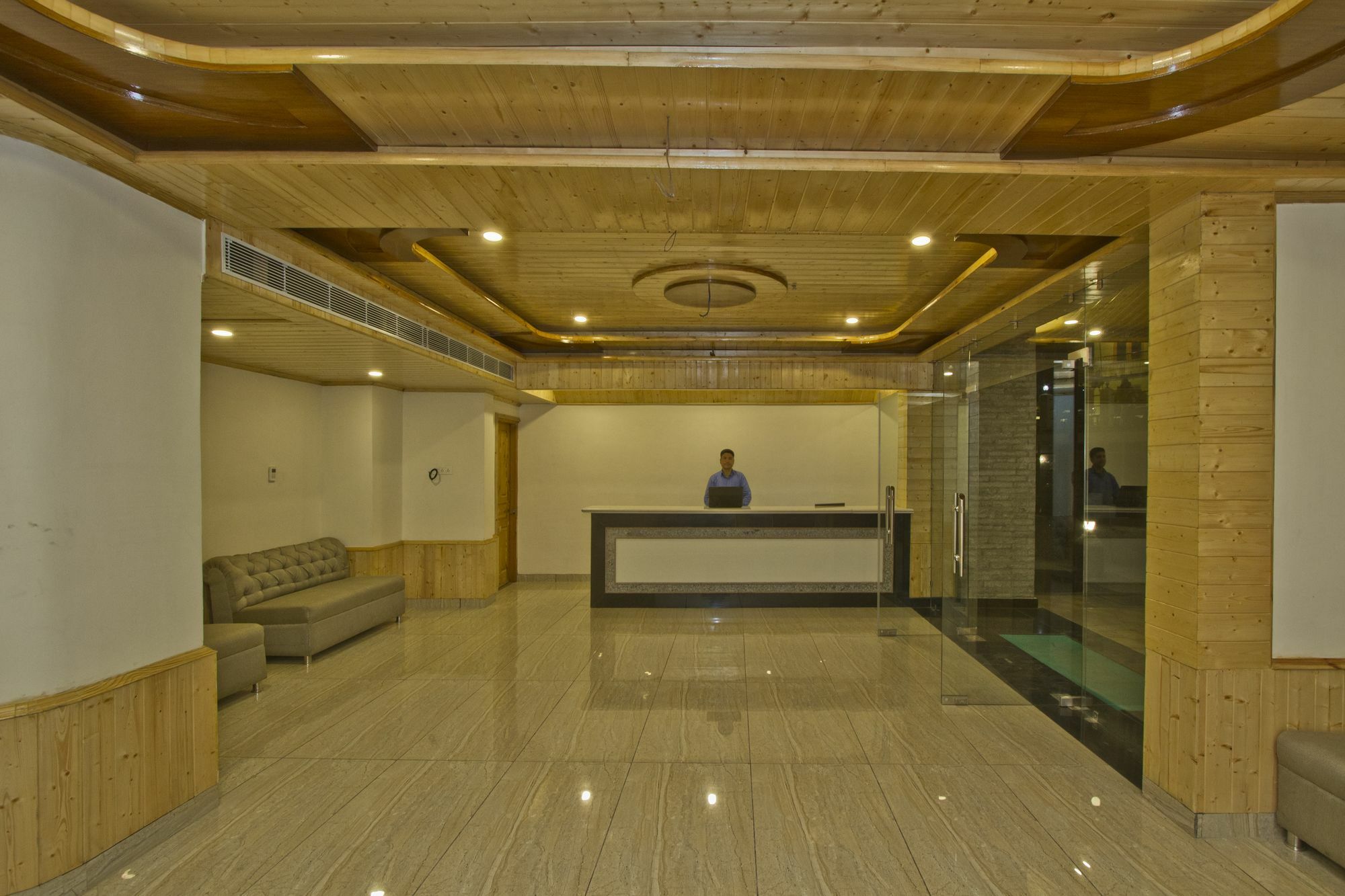 Sarthak Regency By M K Hospitality,rangri, Manali,hp,just 1 Kms From Volvo Parking 4* Manali (Himachal Pradesh)