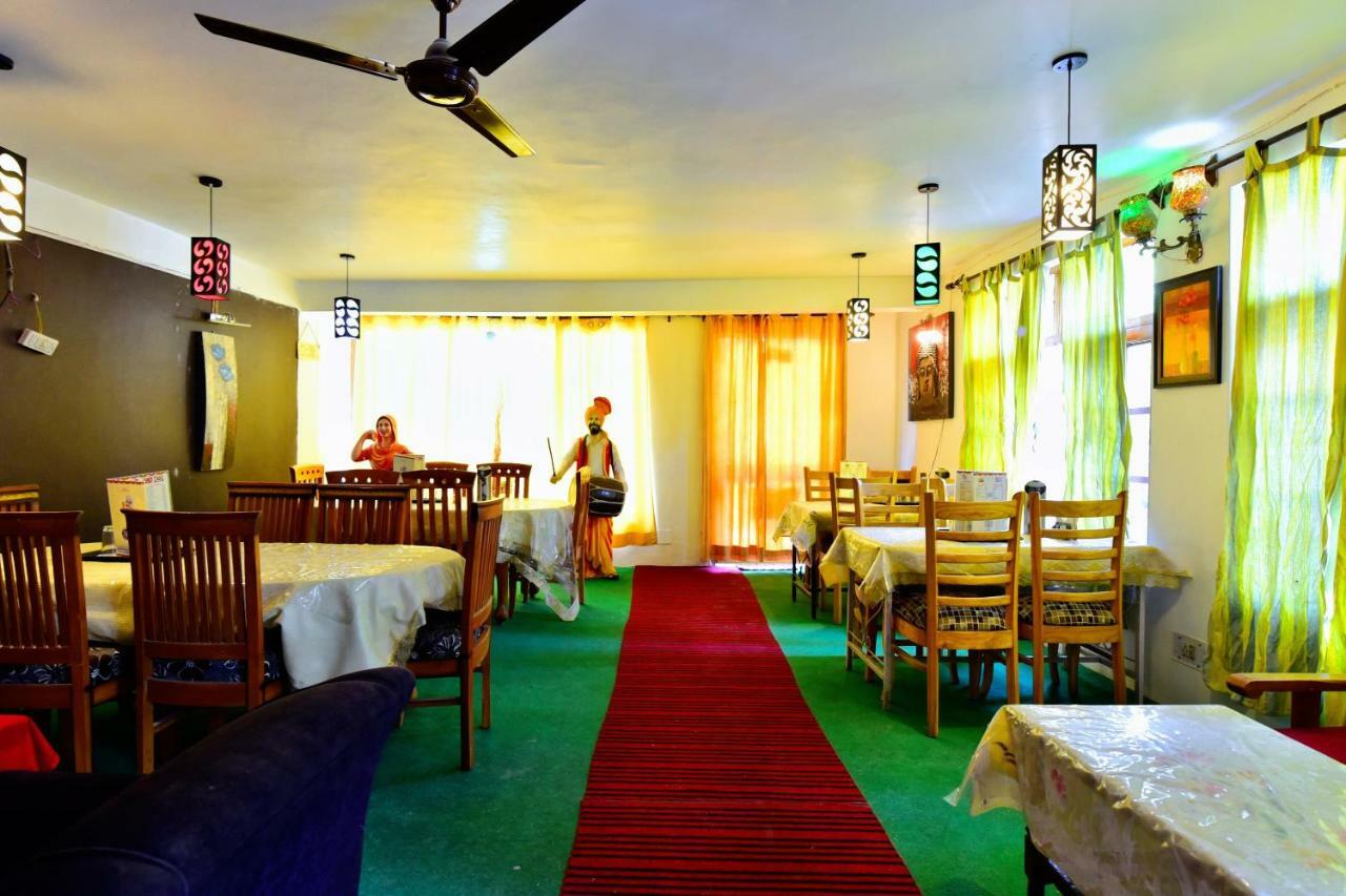 Spot On 37336 Neelgiri Hotel