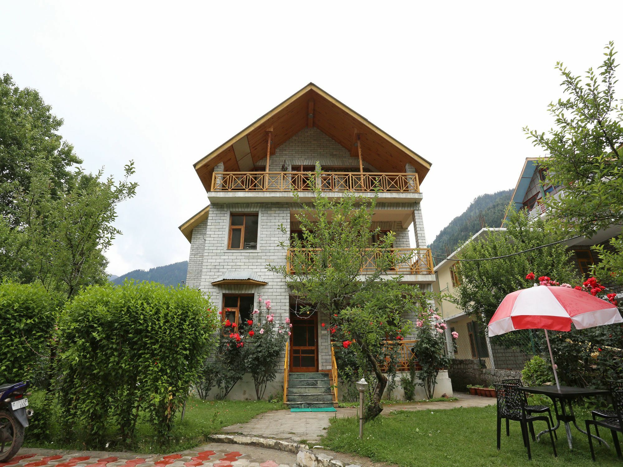 Hotel Oyo 9483 Himalayan Ecstacy Manali (Himachal Pradesh)
