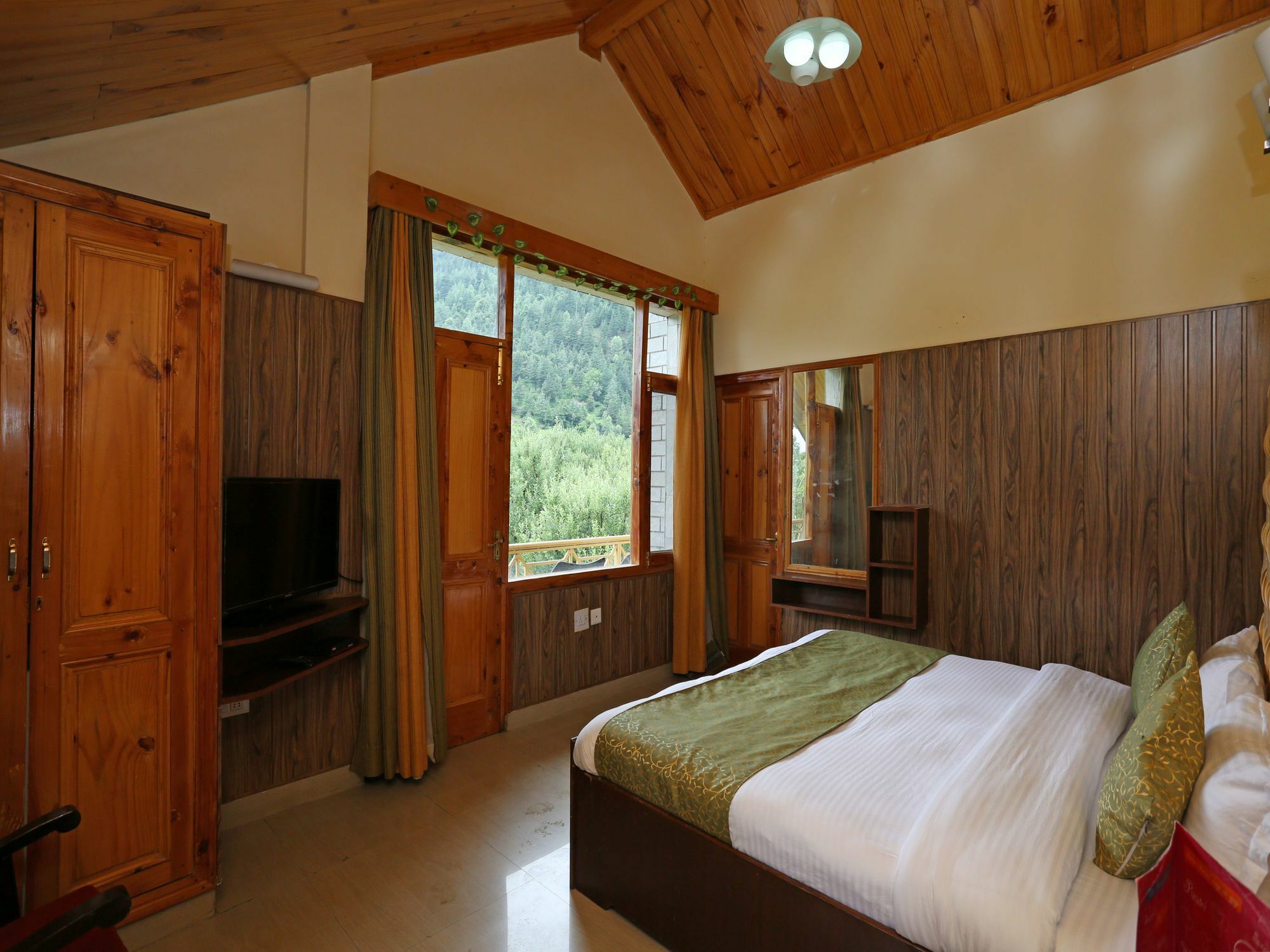 Oyo 9483 Himalayan Ecstacy Hotel Manali (Himachal Pradesh)
