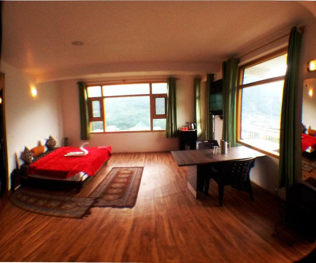Heaven On Earth Hotel Manali (Himachal Pradesh)
