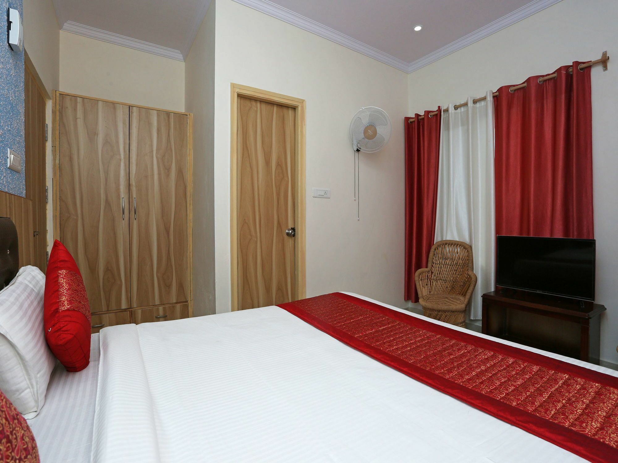 Oyo 9484 Yugrishi Hotel Manali (Himachal Pradesh)