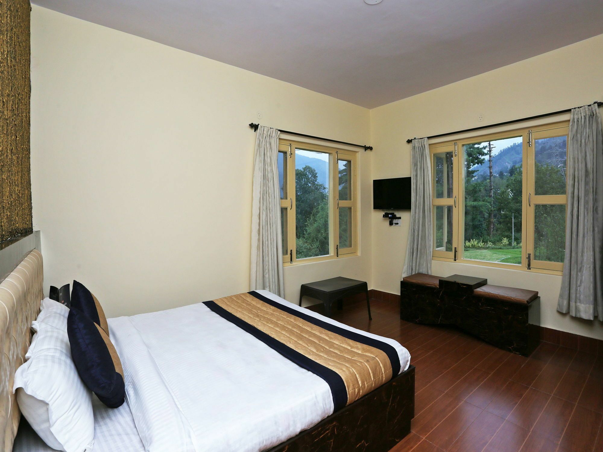 Hotel Oyo 9484 Yugrishi Manali (Himachal Pradesh)