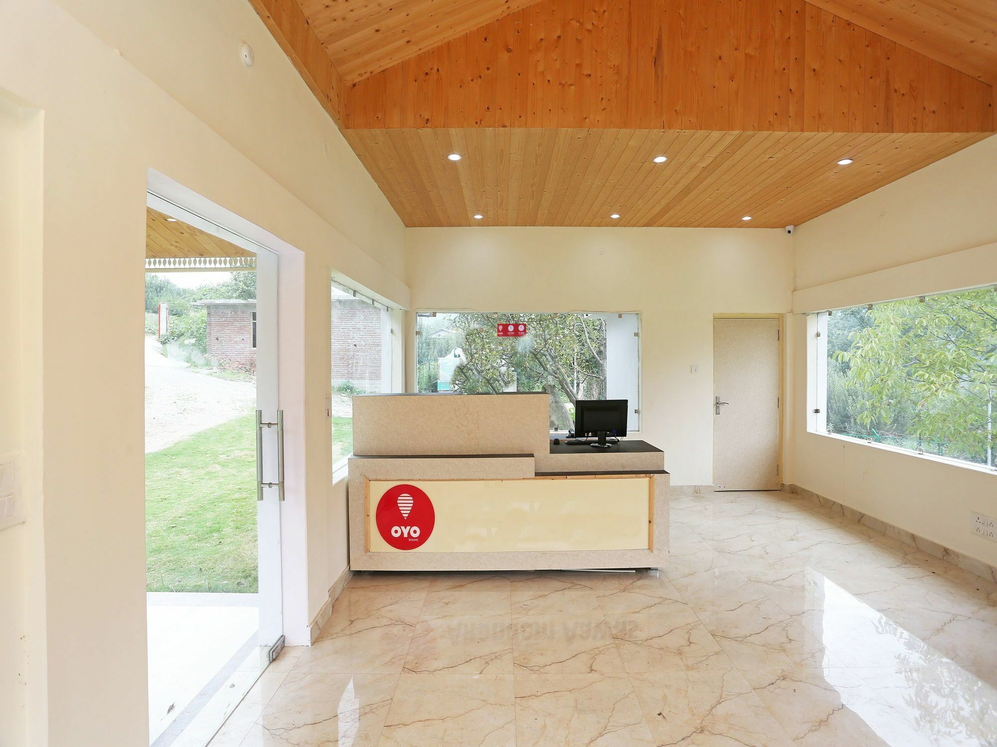 Hotel Oyo 9484 Yugrishi 3*