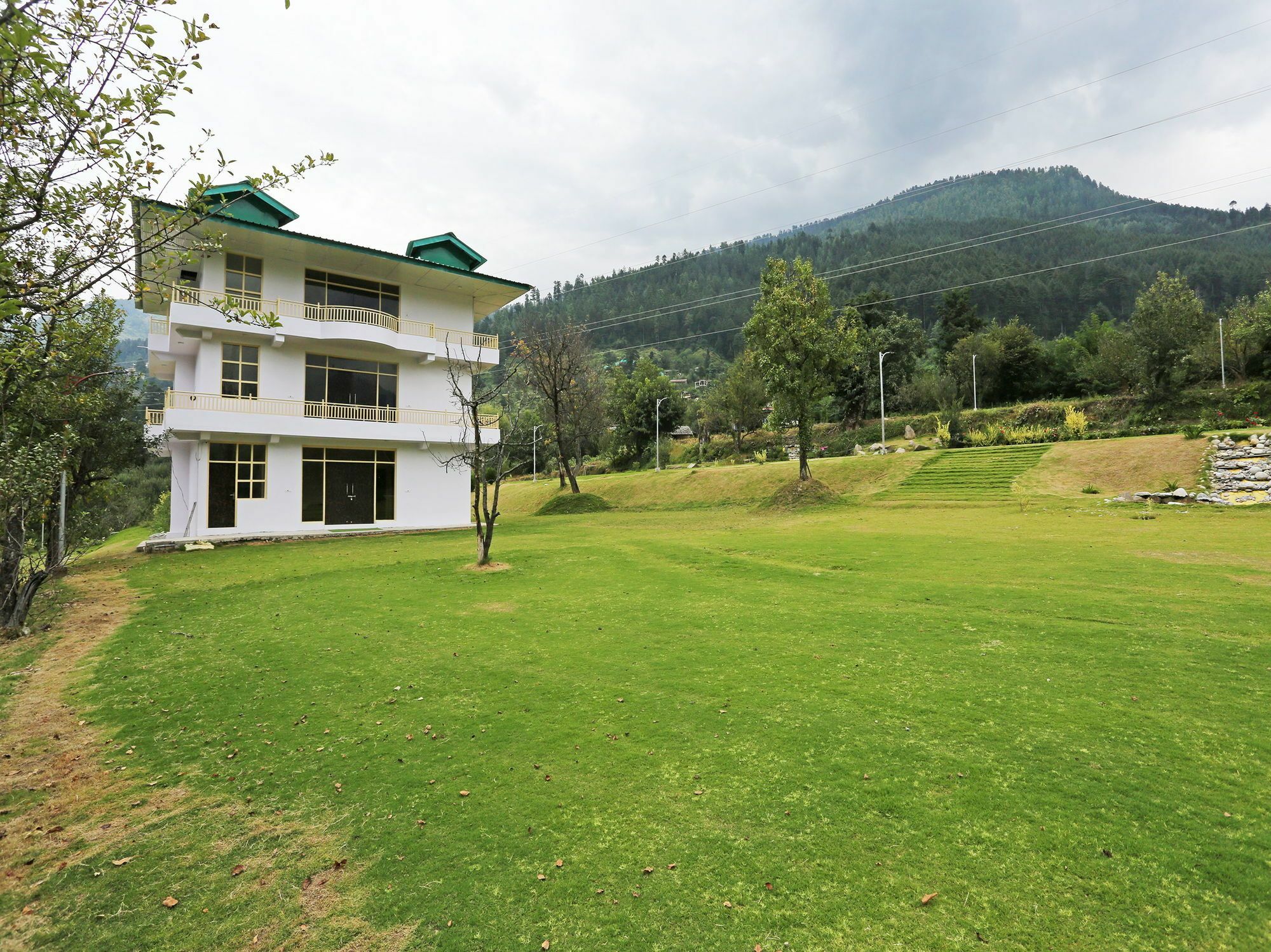 Oyo 9484 Yugrishi Hotel 3*