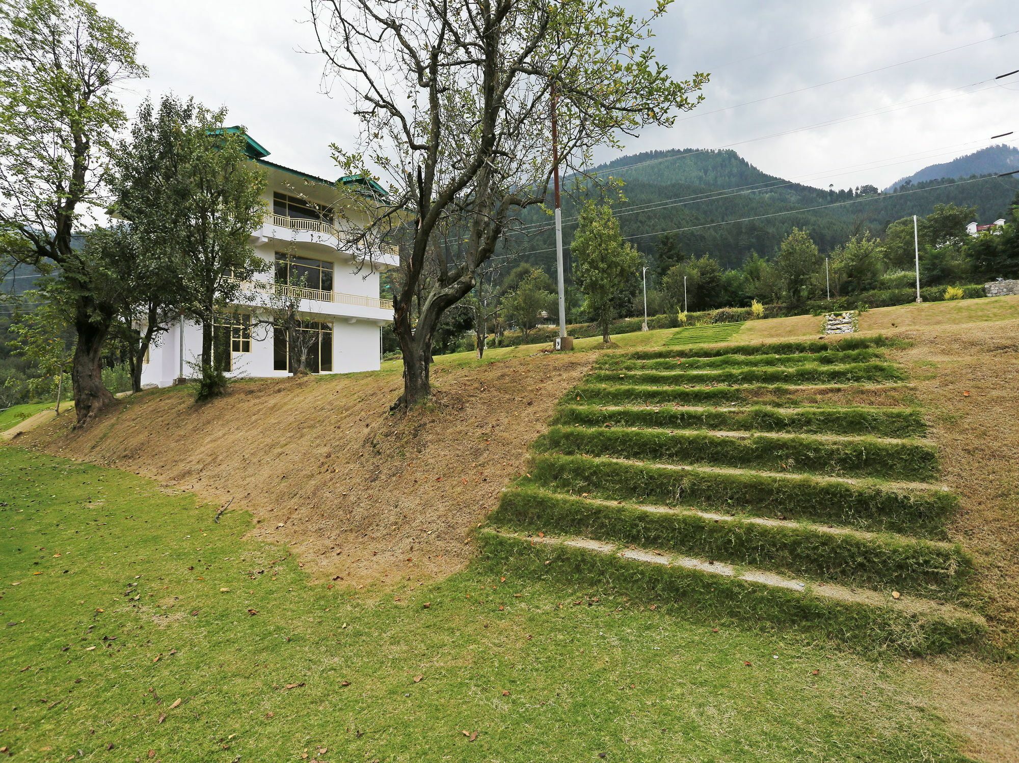 Oyo 9484 Yugrishi Hotel