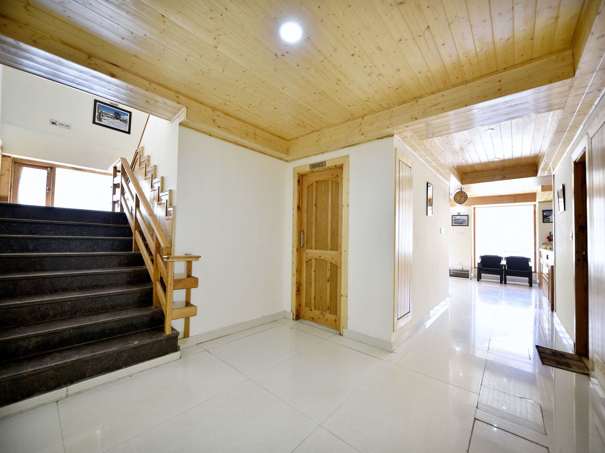 Oyo 8797 Mountain Regency Hotel Manali (Himachal Pradesh)