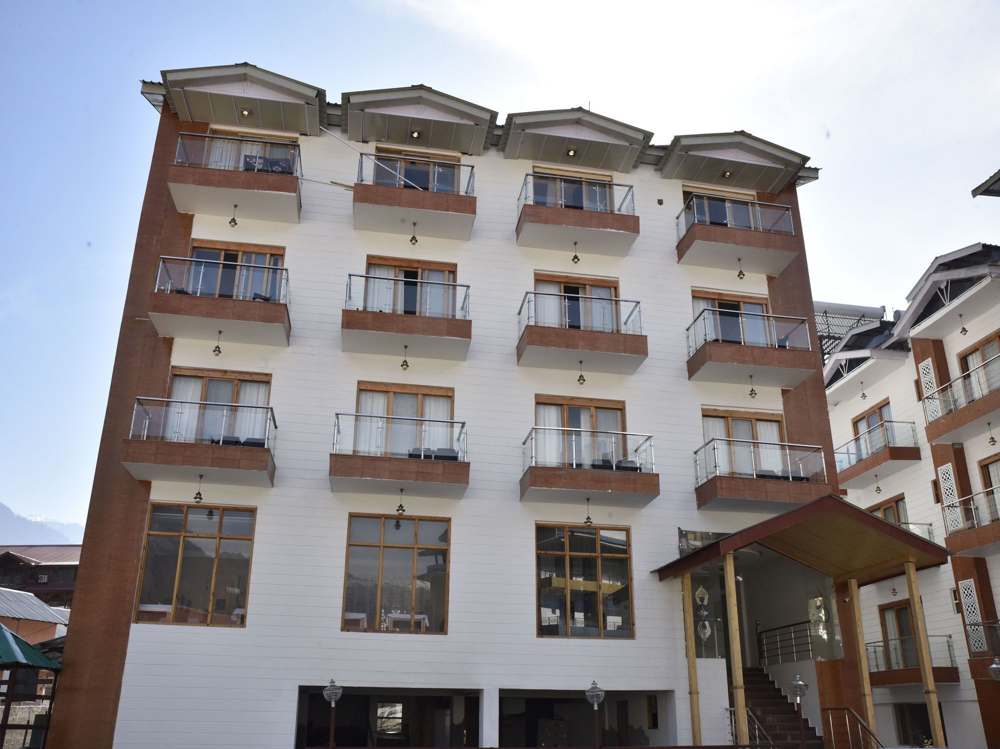 Hill County & 4* Manali (Himachal Pradesh)