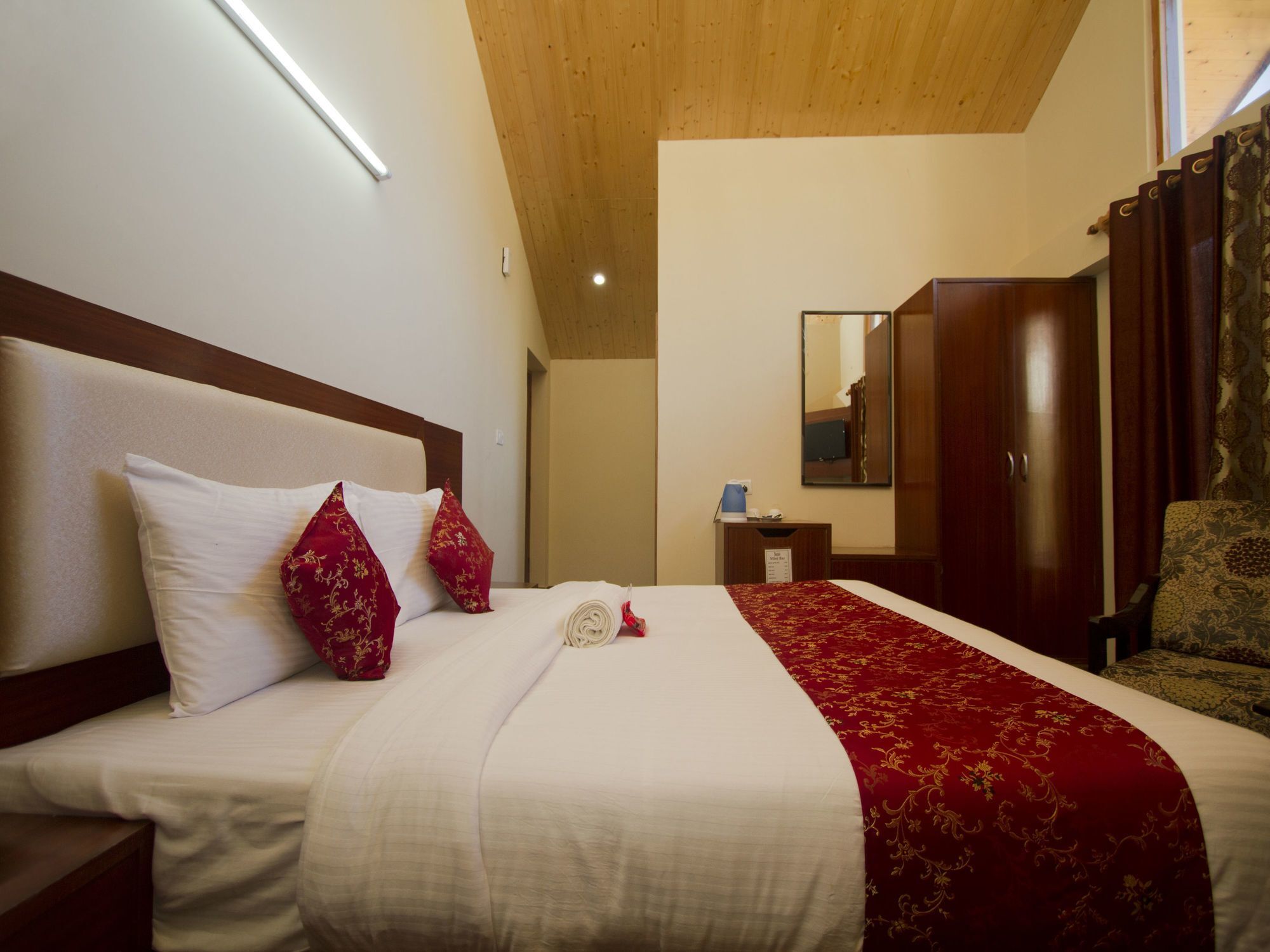 Oyo 2943 Eco Groves