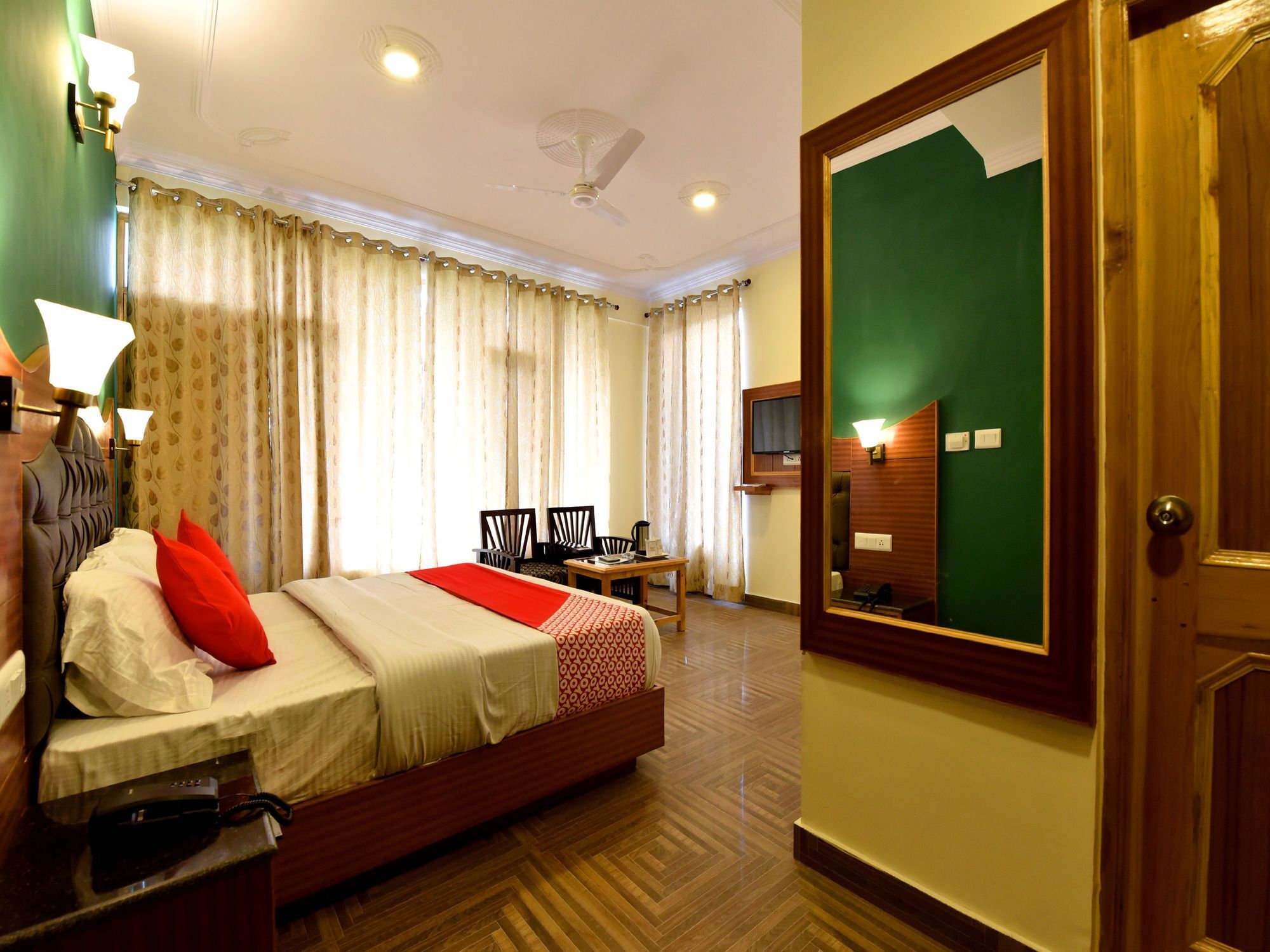 Hotel Oyo 13356 Himachal Heights 2*