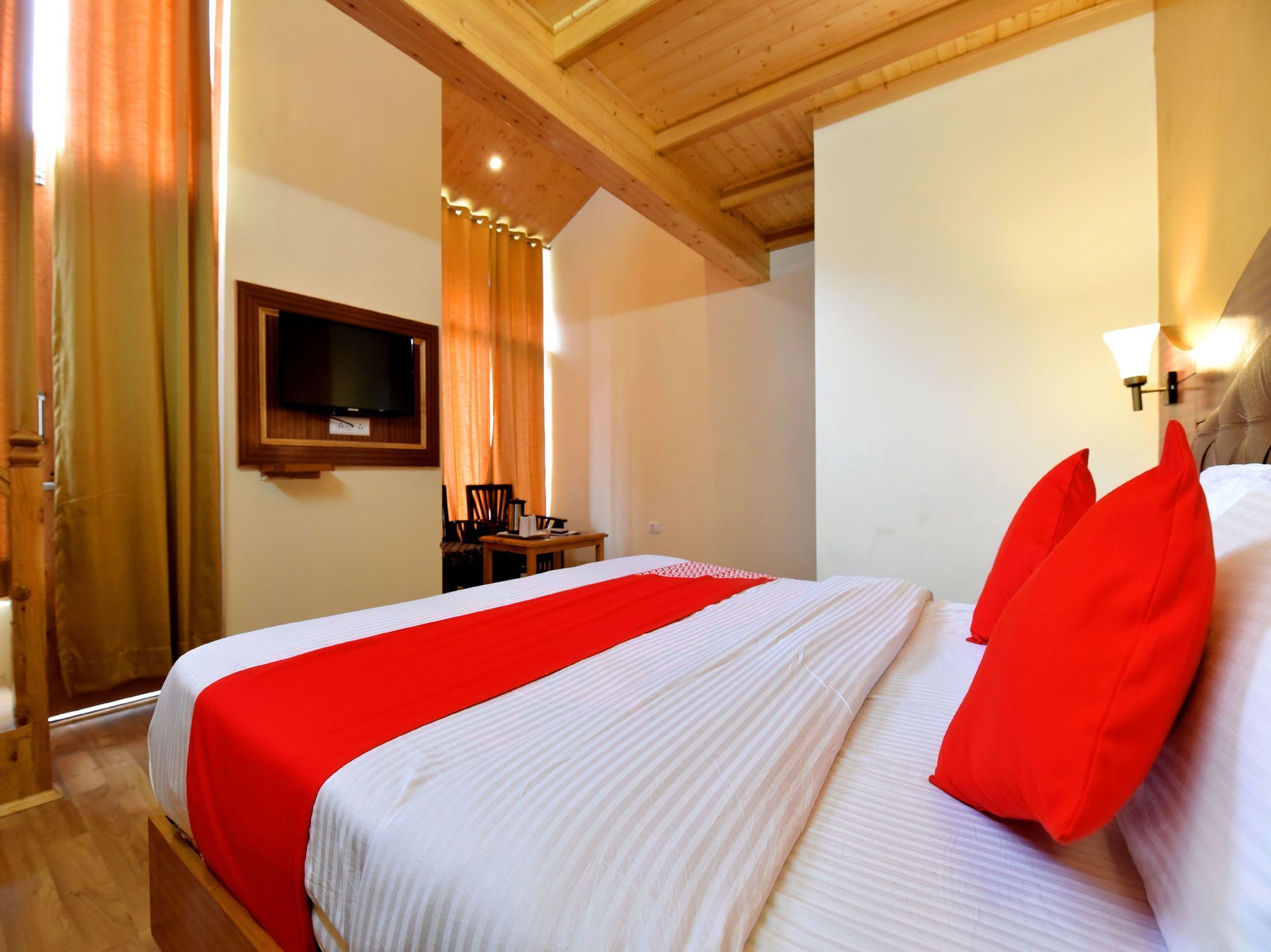 Oyo 13356 Himachal Heights Hotel 2*