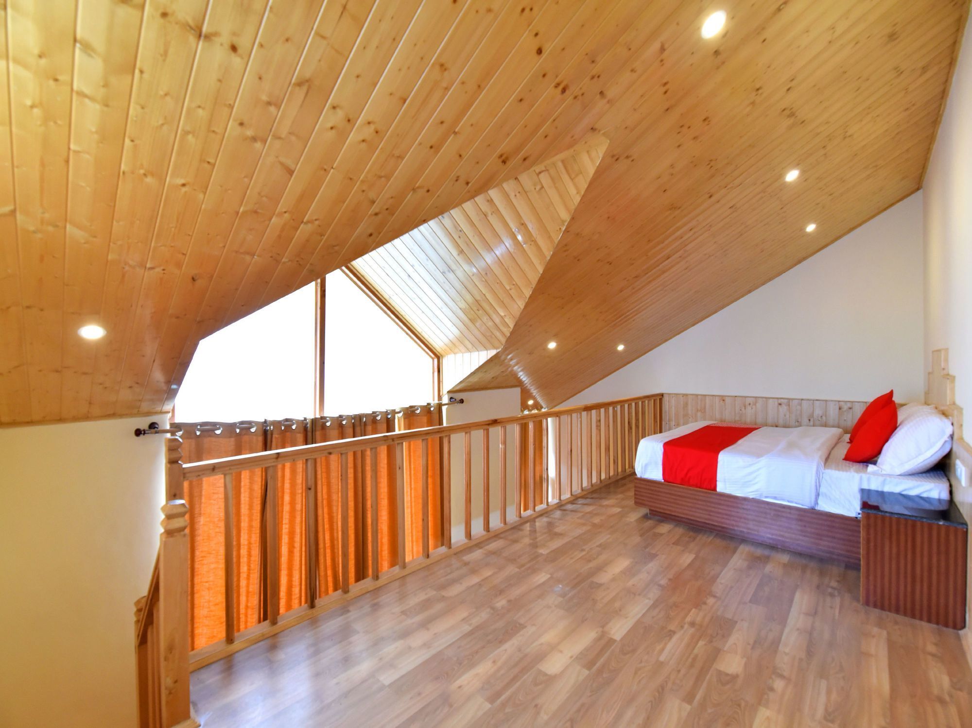 Oyo 13356 Himachal Heights Hotel 2*