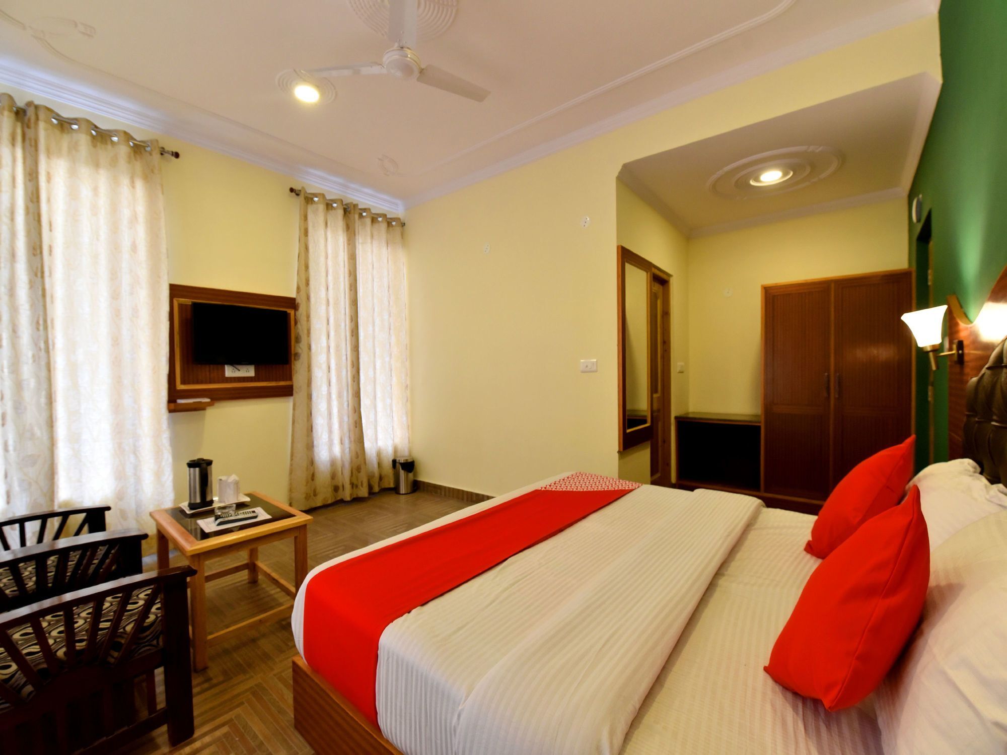 Oyo 13356 Himachal Heights Manali (Himachal Pradesh)