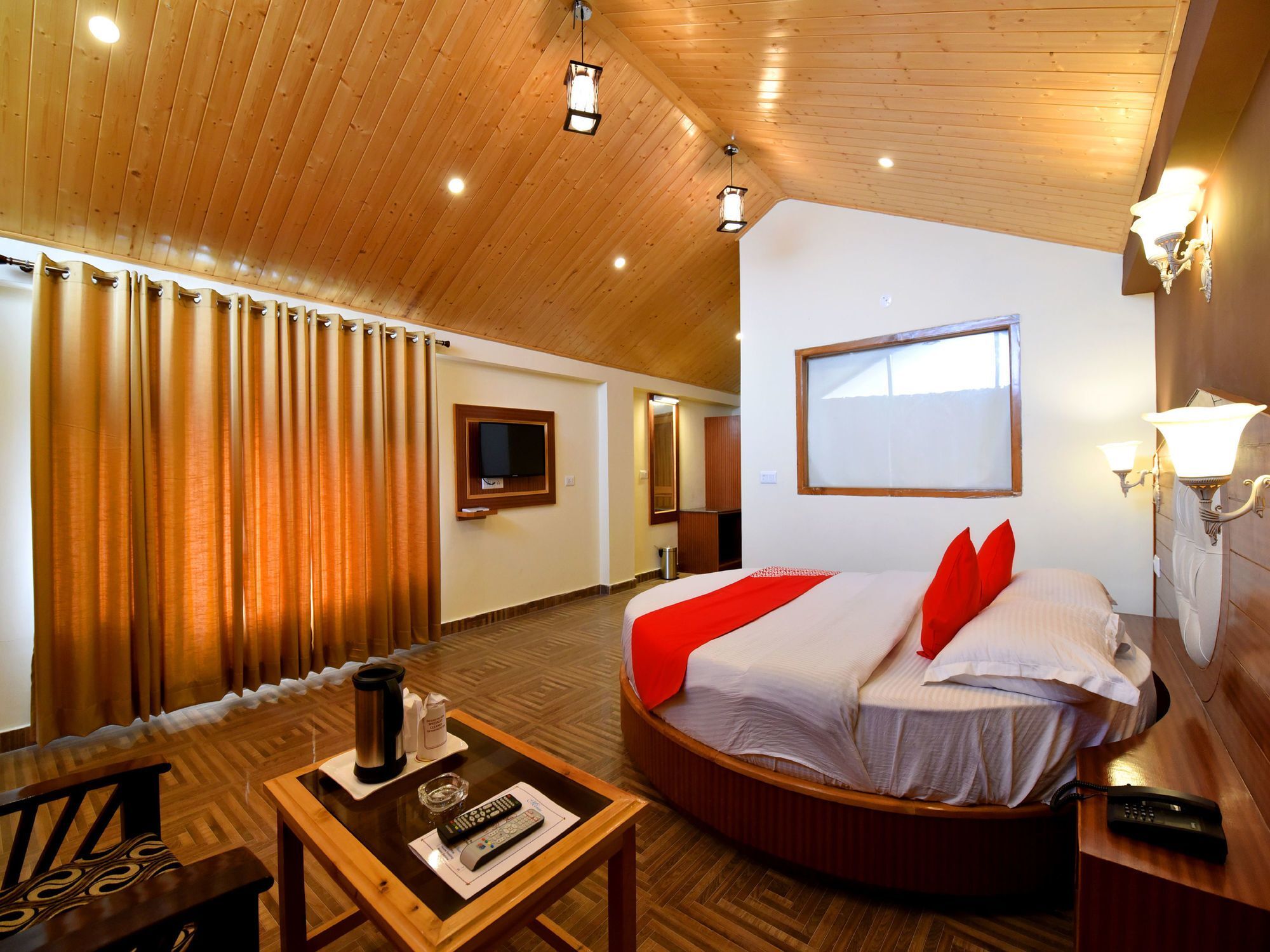 Oyo 13356 Himachal Heights Hotel Manali (Himachal Pradesh)