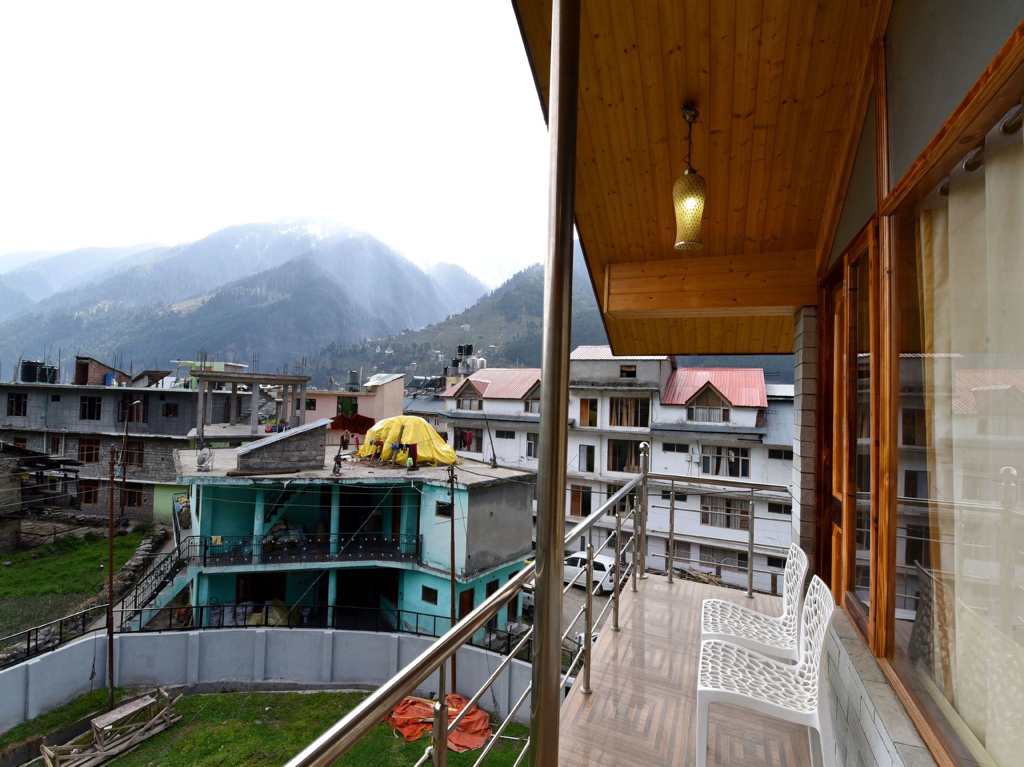 Hotel Oyo 13356 Himachal Heights 2*