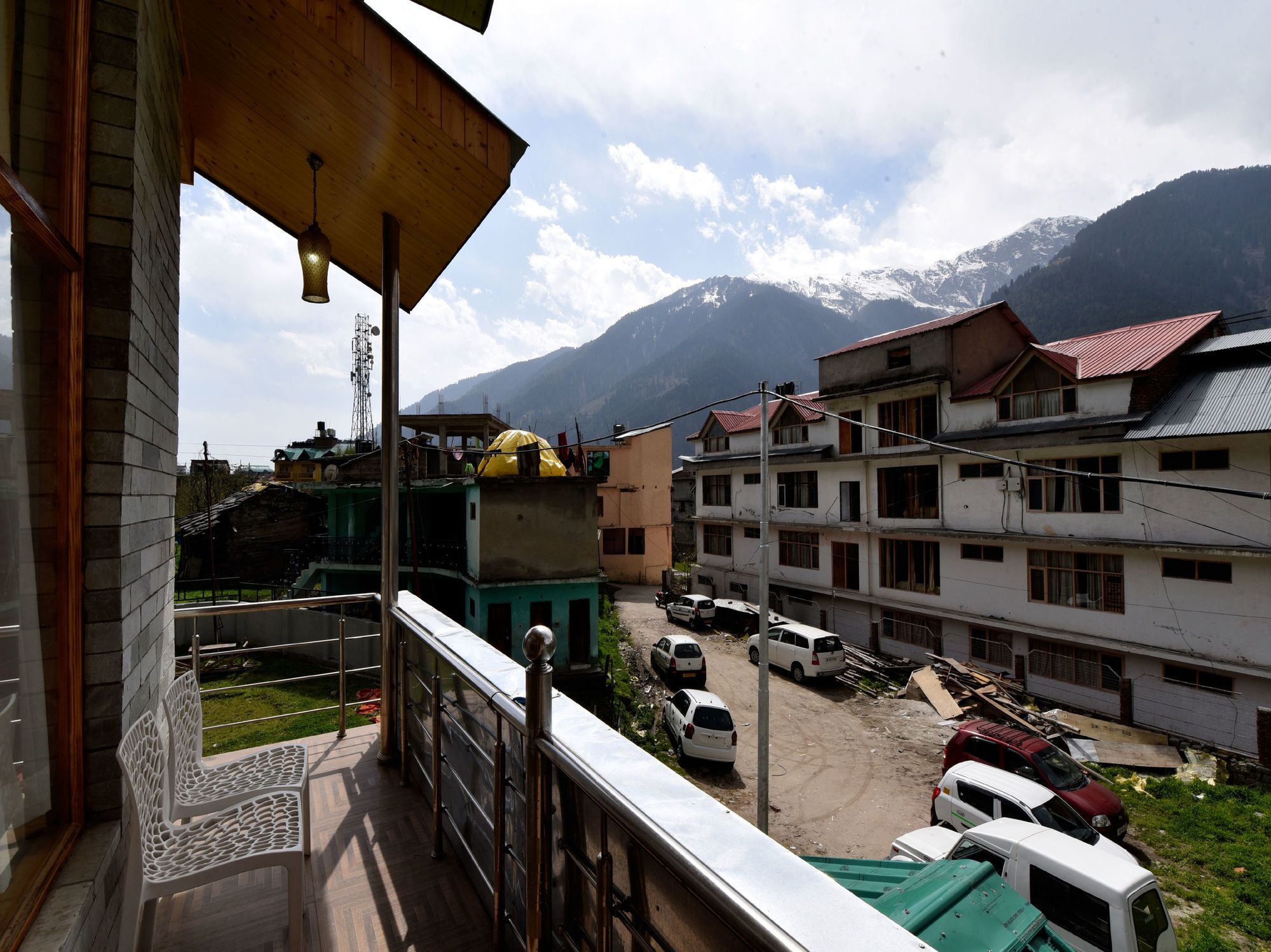 Hotel Oyo 13356 Himachal Heights Manali (Himachal Pradesh)