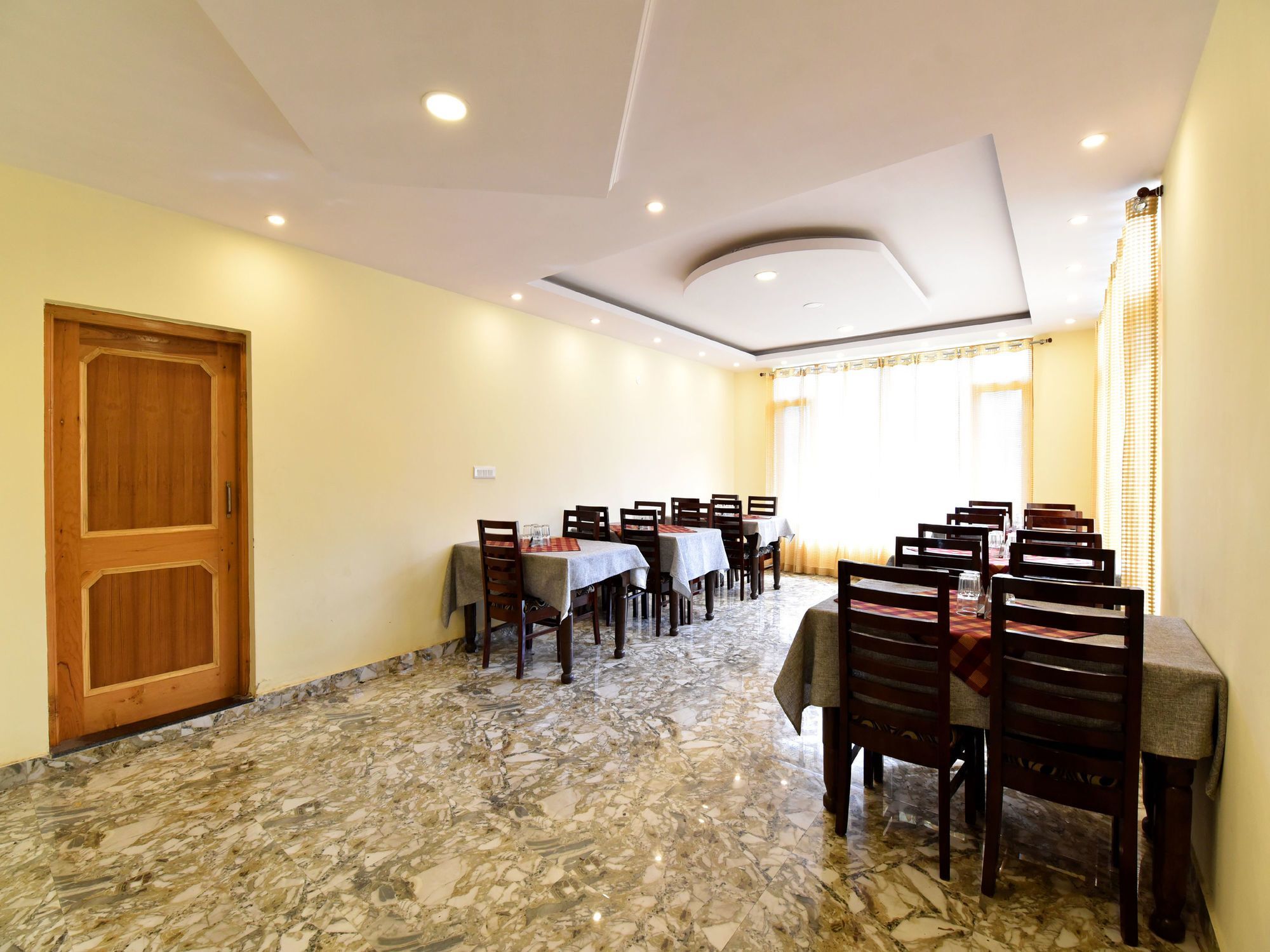 Hotel Oyo 13356 Himachal Heights Manali (Himachal Pradesh)