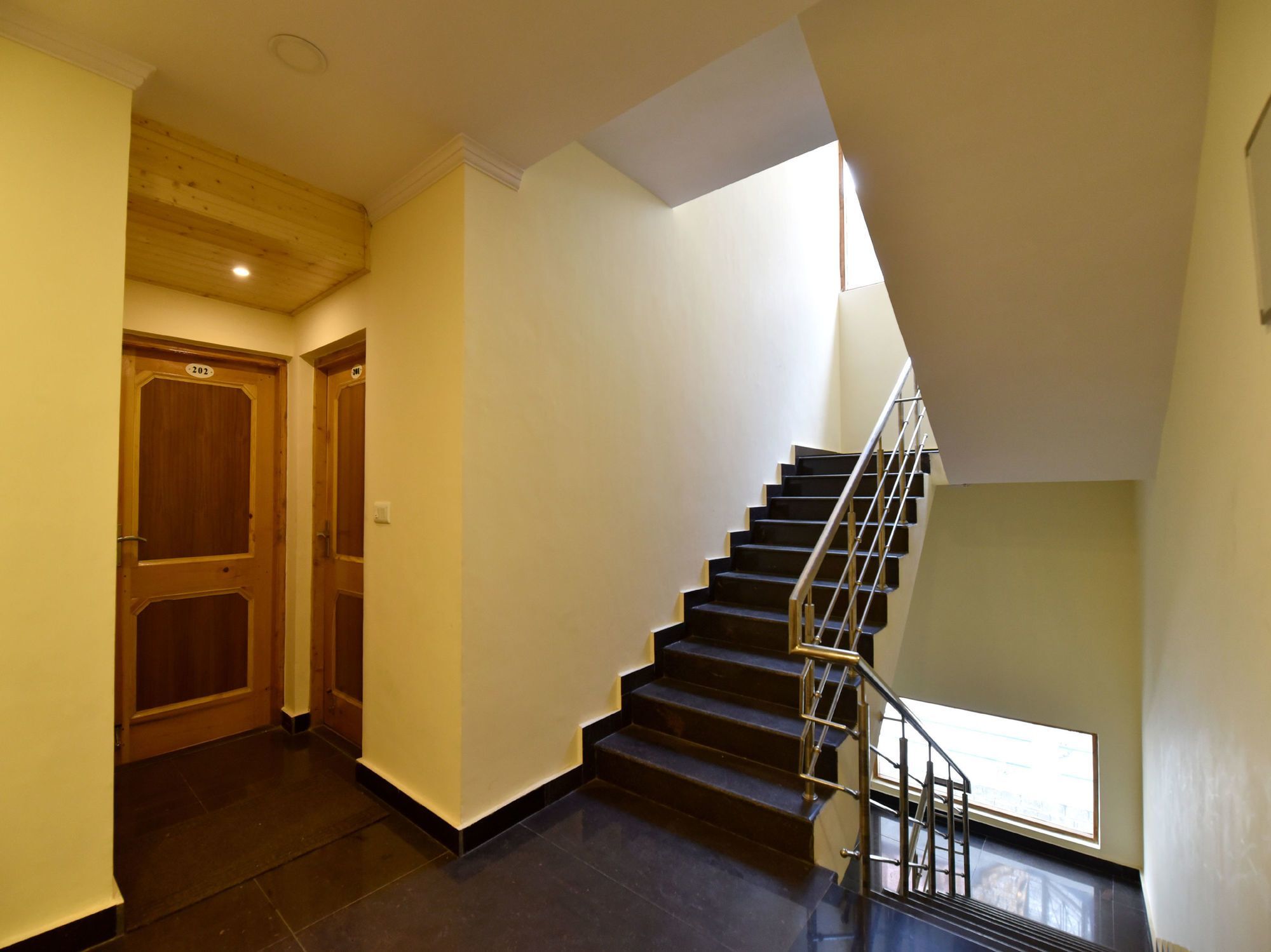 Oyo 13356 Himachal Heights Hotel 2*