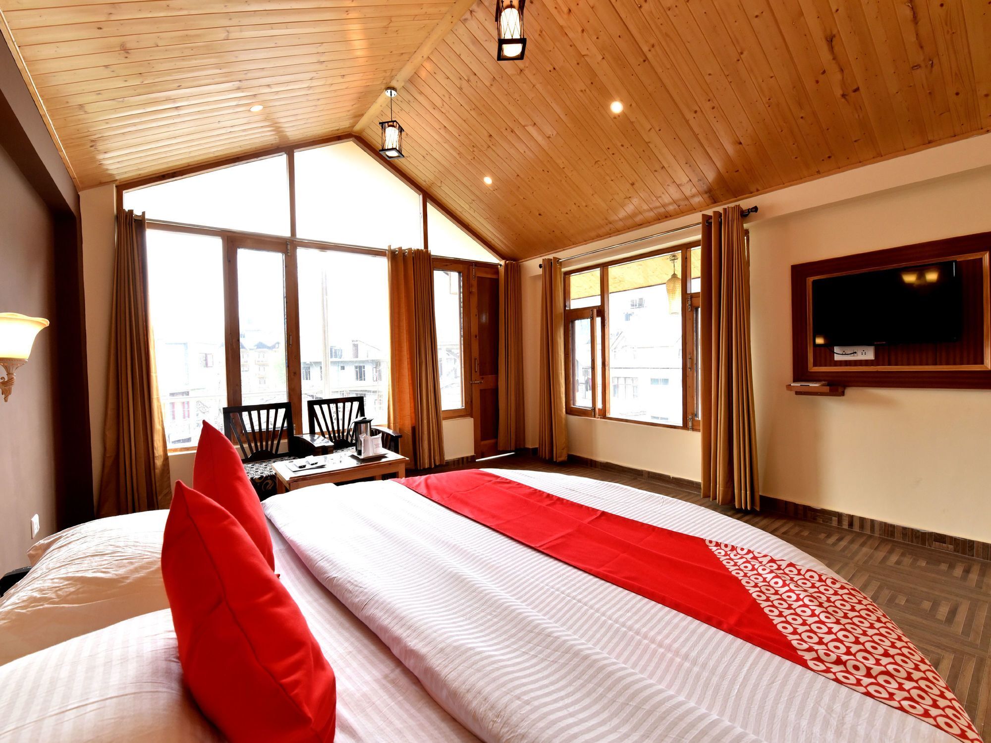 Hotel Oyo 13356 Himachal Heights 2*